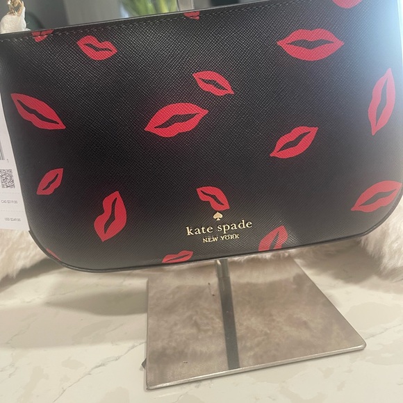 kate spade Handbags - Kate Spade Lip Toss Pochette Bag